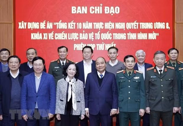 Chủ tịch nước Nguyễn Xuân Phúc và các thành viên Ban Chỉ đạo. (Ảnh: Thống Nhất/TTXVN)