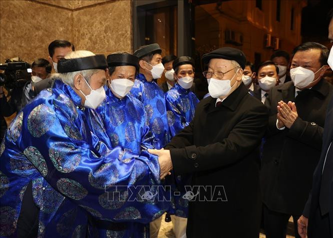 Tổng Bí thư Nguyễn Phú Trọng thăm hỏi, chúc Tết các cụ cao tuổi. Ảnh: Trí Dũng/TTXVN Tổng Bí thư Nguyễn Phú Trọng thăm hỏi, chúc Tết các cụ cao tuổi. Ảnh: Trí Dũng/TTXVN