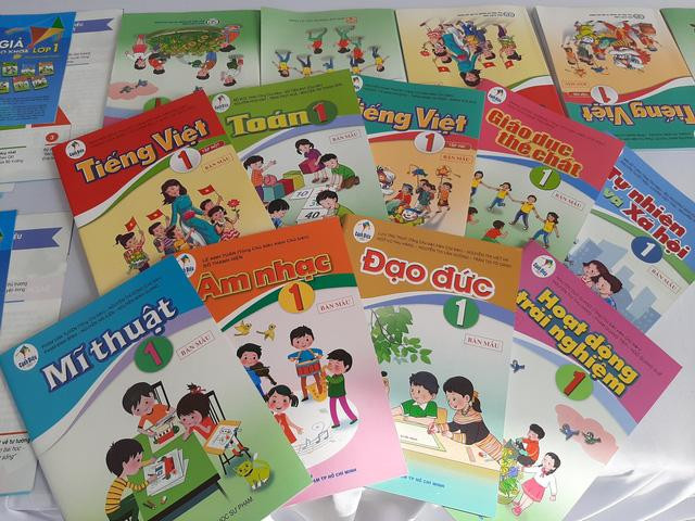 Một bộ sách giáo khoa. (Ảnh: TTXVN) Một bộ sách giáo khoa. (Ảnh: TTXVN)