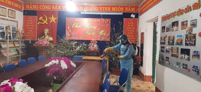 Sau khi khử trùng các lớp học được niêm phong (Ảnh:L.T.N) Sau khi khử trùng các lớp học được niêm phong (Ảnh:L.T.N)