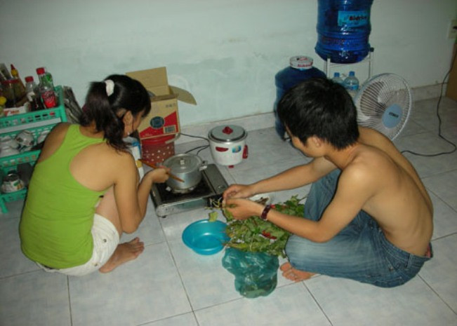 Ngày này nhiều bạn trẻ cho rằng: Đã yêu nhau thì về ở với nhau, đó là chuyện hết sức bình thường Ngày này nhiều bạn trẻ cho rằng: Đã yêu nhau thì về ở với nhau, đó là chuyện hết sức bình thường