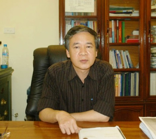 Theo luật sư Nguyễn Hoàng Tiến: "Anh là công dân, anh có quyền bình luận, phê phán nhưng phải trên tinh thần góp ý xây dựng có văn hóa Theo luật sư Nguyễn Hoàng Tiến: "Anh là công dân, anh có quyền bình luận, phê phán nhưng phải trên tinh thần góp ý xây dựng có văn hóa