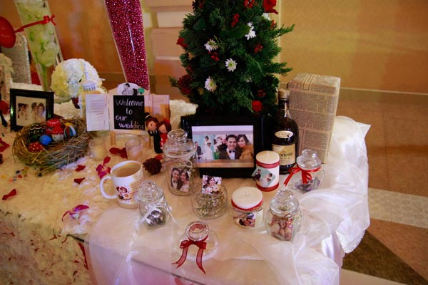 Đồ lưu niệm in ảnh cưới.