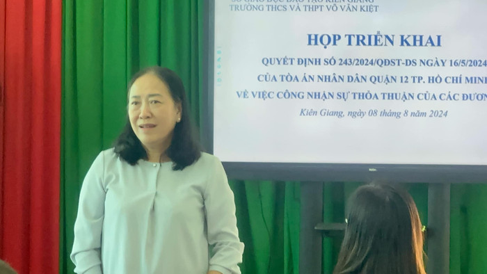 Bà Nguyễn Thị Minh Giang tại cuộc họp xin lỗi công khai ngày 8/8 (ảnh: Phong Điền) gdvn_MinhGiangKG.jpg