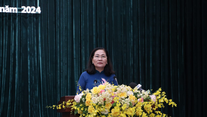 Bà Nguyễn Thị Lệ - Chủ tịch Hội đồng Nhân dân Thành phố Hồ Chí Minh phát biểu tại buổi lễ (ảnh: V.D) gdvn_chiLe.jpg