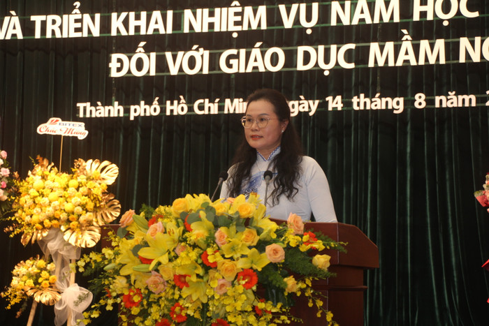 Bà Lê Thụy Mỵ Châu - Phó Giám đốc Sở Giáo dục và Đào tạo Thành phố Hồ Chí Minh phát biểu chỉ đạo tại hội nghị (ảnh: V.D) gdvn_chiChau.JPG