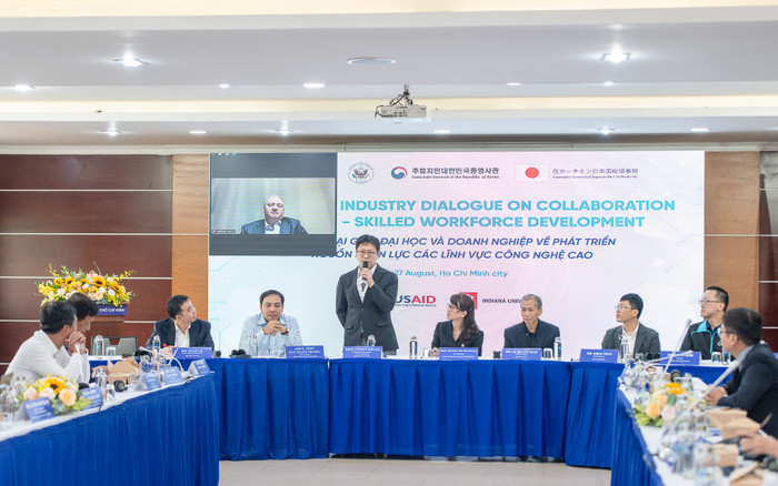 Toàn cảnh buổi tọa đàm được tổ chức vào ngày 27/8 ở Đại học Quốc gia Thành phố Hồ Chí Minh (ảnh: V.D) gdvn_VUHAIQUAN2.jpg