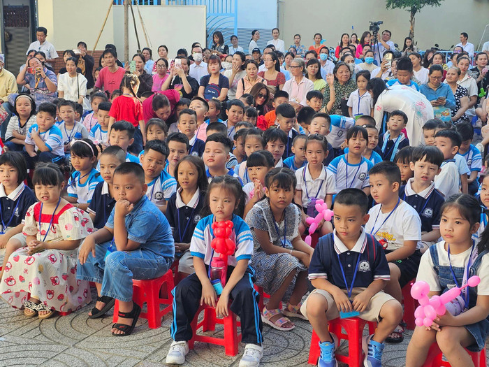 Học sinh lớp 1 của Trường tiểu học Phan Văn Trị trong ngày tựu trường 19/8/2024 (ảnh: V.D) gdvn_httchuchs3.jpg