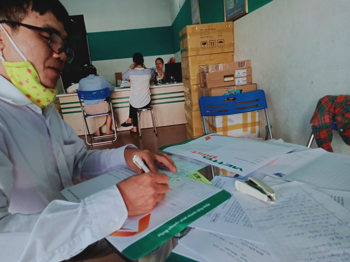 Giáo viên hợp đồng Sóc Sơn tiếp tục viết đơn kêu cứu (Ảnh:V.N) Giáo viên hợp đồng Sóc Sơn tiếp tục viết đơn kêu cứu (Ảnh:V.N)