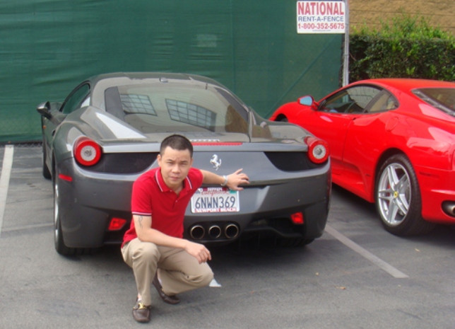 Phan Hùng Cường, Chủ tịch HĐQT tập đoàn Vương Cường, đam mê siêu xe từ nhỏ. Showroom của đại gia này có những mẫu xe là niềm mơ ước của nhiều người như Ferrari 458 Italia, Audi R8 hay Rolls-Royce Phantom. Hiện nay anh đang là Chủ tịch Câu lạc bộ siêu xe Việt Nam (Việt Nam Supercar Club). Phan Hùng Cường còn được biết đến với biệt danh Cường Luxury.