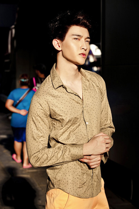 Cách tạo dáng yểu điệu như phái nữ của hotboy.