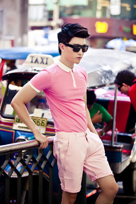 Chan Than San tên thật là Trần Thanh Sơn, là người mẫu kiêm ca sĩ. Anh đã tham gia quảng cáo cho nhiều thương hiệu thời trang, điện thoại tại nhiều nước châu Á.