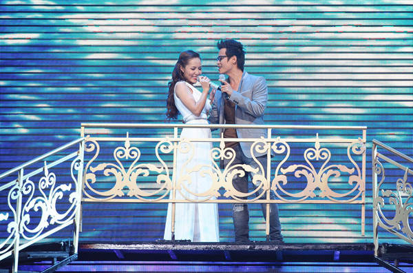 Giọng ca Sao Mai điểm hẹn còn tái hợp với Hà Anh Tuấn trong giai điệu lãng mạn của "Biển và ánh trăng" (Dương Cầm).
