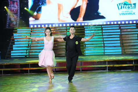 Huỳnh Đông trở thành thí sinh tiếp theo bị loại khỏi sân chơi Bước nhảy hoàn vũ.