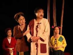 NSND Trọng Khôi tốt nghiệp Trường Đại học Nghệ thuật sân khấu tại Việt Nam năm 1963, từ năm 1964 - 1970, Nguyễn Trọng Khôi là diễn viên Nhà hát kịch Việt Nam. Sau đó, từ năm 1970 - 1972, ông được đề bạt làm Phó đoàn biểu diễn – Nhà hát Kịch Việt Nam.