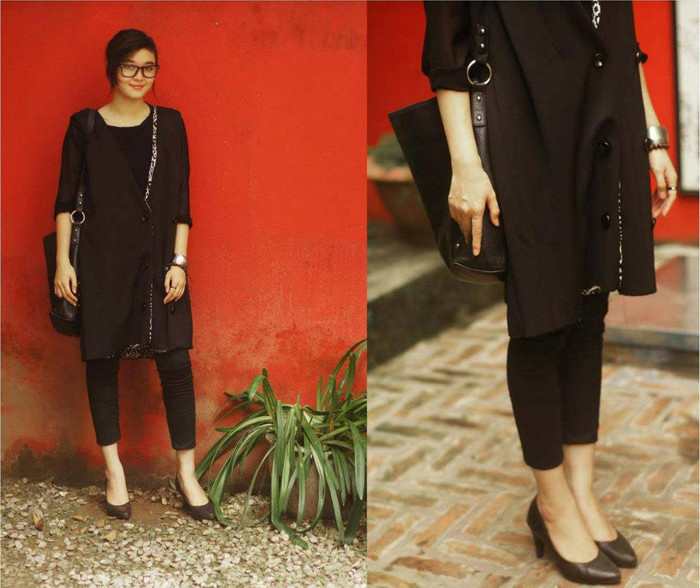 Ngay cả khi diện nguyên cả một cây đen xì xì, thì cô nàng B'los của chúng ta cũng chẳng có vẻ gì là già nua và nhàm chán. Chiếc ái gile dài dáng rộng với điểm nhấn thú vị viền áo, quần skinny lửng, một đôi giày cao gót và túi da quai dài. Style này cũng thật ấn tượng và thú vị phải không? Ngay cả khi diện nguyên cả một cây đen xì xì, thì cô nàng B'los của chúng ta cũng chẳng có vẻ gì là già nua và nhàm chán. Chiếc ái gile dài dáng rộng với điểm nhấn thú vị viền áo, quần skinny lửng, một đôi giày cao gót và túi da quai dài. Style này cũng thật ấn tượng và thú vị phải không?