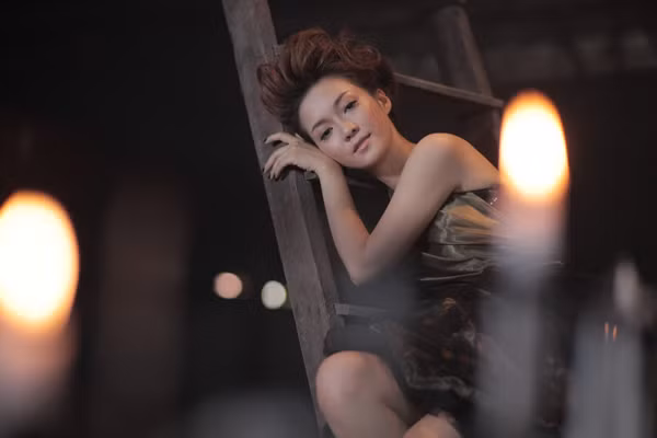 Nội dung MV khá đơn giản, xoay quanh nội tâm giằng xé của một cô gái.