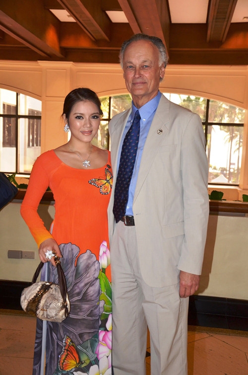 Bỏ qua tin đồn đã kết hôn 12 năm trước, người đẹp Lý Nhã Kỳ có mặt tại Manila, Philippines để quảng bá cho du lịch Việt Nam với tư cách đại sứ Du lịch Việt Nam và tham gia buổi lễ đón nhận kỷ niệm chương của tổ chức New7Wonder trao cho thắng cảnh sông nước ngầm Puerto Princesa của Phillippines.