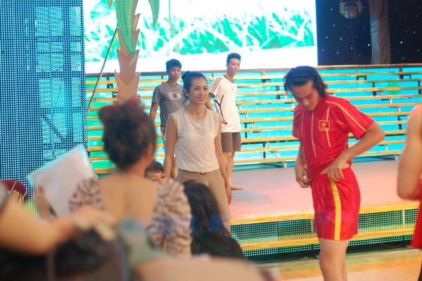 Anh Thư cũng rất chăm chỉ tập luyện. Cô rất vui vì trong đêm thi thứ 4 được giám khảo đánh giá cao.