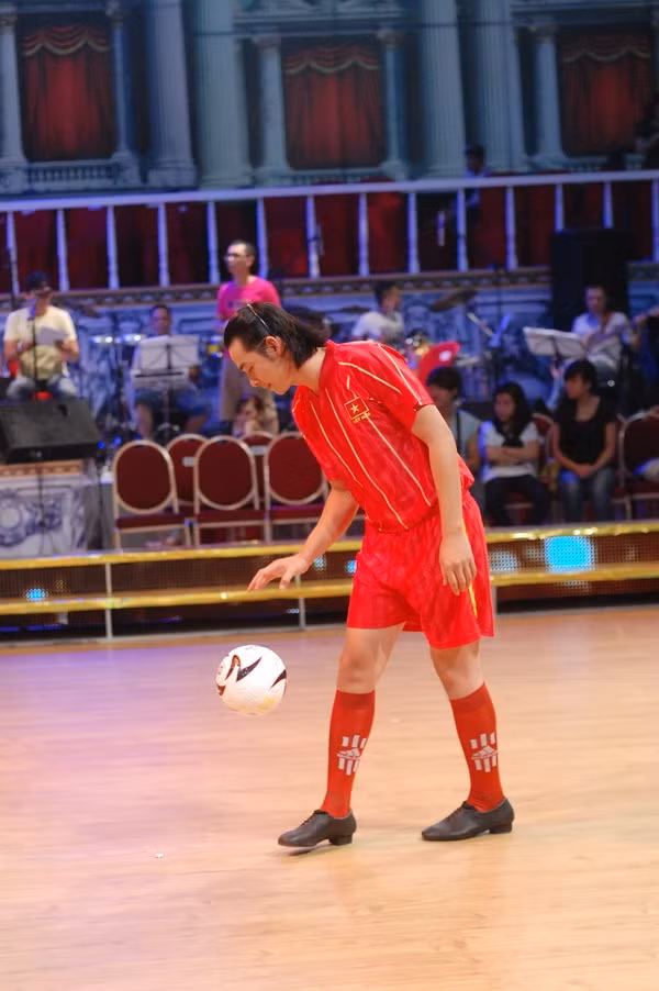 Những hình ảnh được phóng viên Giaoduc.net.vn ghi lại ngày 21/4. Quách Ngọc Ngoan có vẻ như sẽ trở thành một cầu thủ bóng đá trong đêm thi thứ 5. Những hình ảnh được phóng viên Giaoduc.net.vn ghi lại ngày 21/4. Quách Ngọc Ngoan có vẻ như sẽ trở thành một cầu thủ bóng đá trong đêm thi thứ 5.