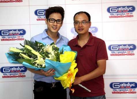MC Nguyên Vũ tại tòa soạn Báo Giáo dục Việt Nam để giao lưu với độc giả.