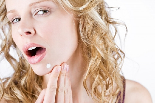 Thời tiết, bụi bặm khiến tôi bị mụn hành hạ.