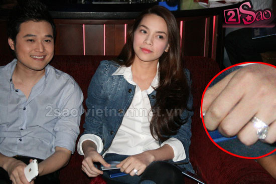 Hồ Ngọc Hà không thích nói nhiều về chuyện tình cảm cá nhân và cũng trong thời điểm nhạy cảm đấy, cô không tiết lộ chi tiết về lời cầu hôn, thời điểm nhận được chiếc nhẫn đính hôn hay những gì quá riêng tư.