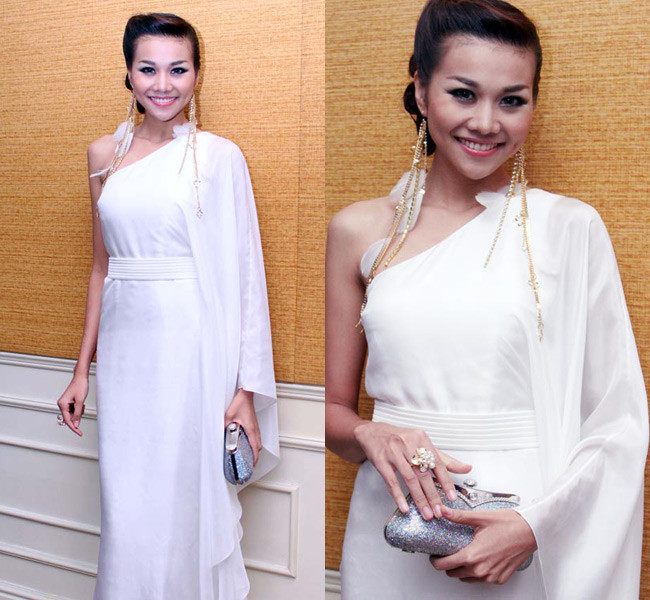 Thanh Hằng luôn khiến người khác ngỡ ngàng với sự lựa chọn phong cách tinh tế của mình. Thanh Hằng luôn khiến người khác ngỡ ngàng với sự lựa chọn phong cách tinh tế của mình.