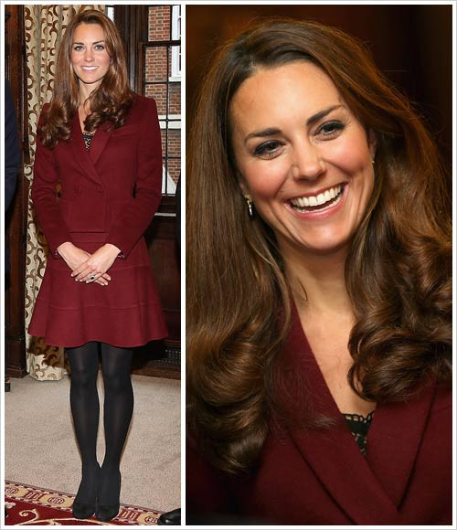 Tỏa sáng với bộ váy màu đỏ thẫm ấm áp của thương hiệu Pháp, Paule Ka. Tỏa sáng với bộ váy màu đỏ thẫm ấm áp của thương hiệu Pháp, Paule Ka.