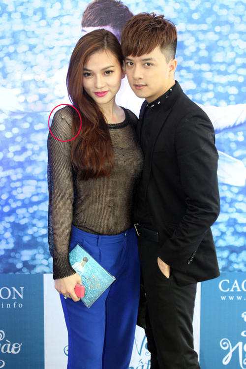 Thu Thủy cũng cẩu thả mặc áo rách đi dự sự kiện Thu Thủy cũng cẩu thả mặc áo rách đi dự sự kiện