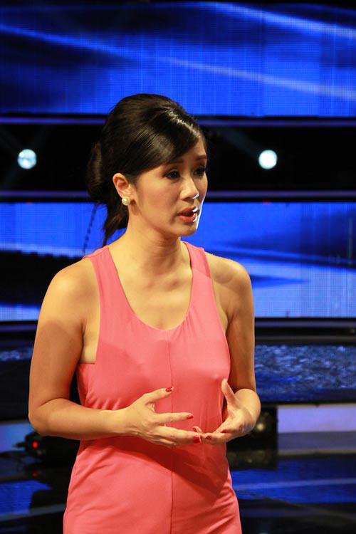 Hồng Nhung cẩu thả, không mặc áo ngực khi dạy học trò Hồng Nhung cẩu thả, không mặc áo ngực khi dạy học trò