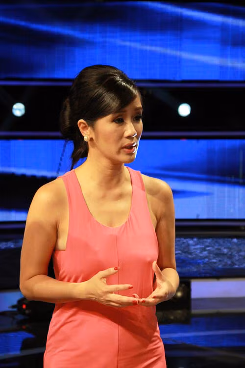 Hồng Nhung cẩu thả, không mặc áo ngực khi dạy học trò