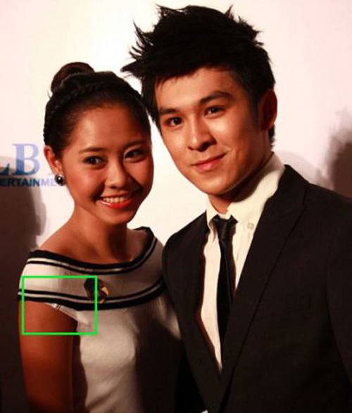 Tường Vy cũng cẩu thả khiến dây áo ngực bị tuột Tường Vy cũng cẩu thả khiến dây áo ngực bị tuột