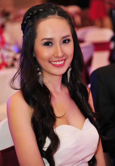 hoặc tóc tết mái siêu trẻ trung