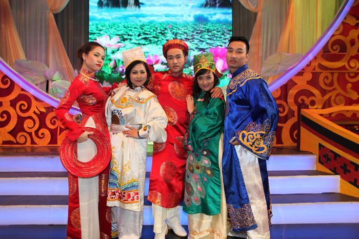 Táo Quân là chương trình được nhân dân cả nước mong đợi vào mỗi dịp giao thừa. Táo Quân là chương trình được nhân dân cả nước mong đợi vào mỗi dịp giao thừa.