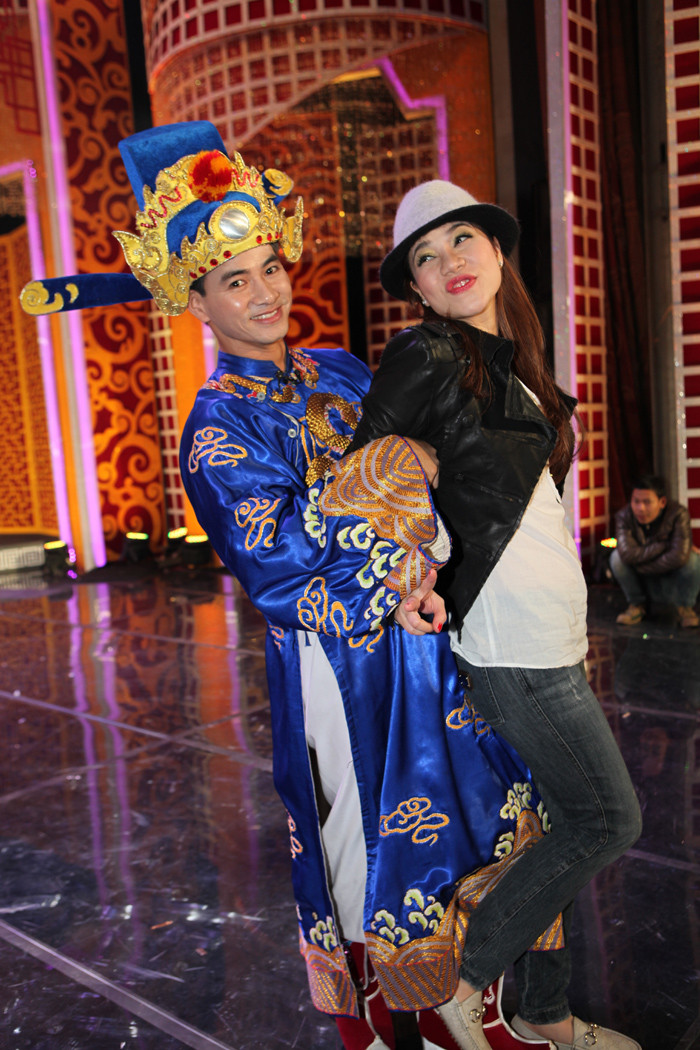 Xuân Bắc vui đùa cùng ca sỹ Mỹ Dung. Xuân Bắc vui đùa cùng ca sỹ Mỹ Dung.