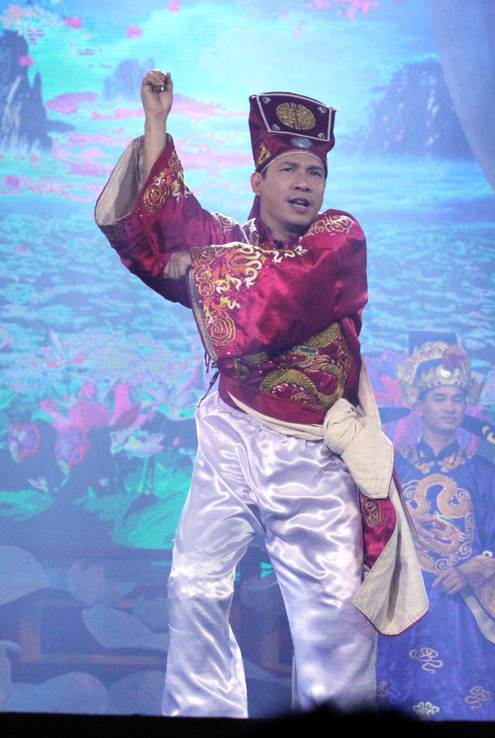 Tuy nhiên, trên nền nhạc Gangnam Style, lời tiếng việt được chế vào khá hay - nói về tình hình kinh tế ảm đạm năm qua của nước ta. Tuy nhiên, trên nền nhạc Gangnam Style, lời tiếng việt được chế vào khá hay - nói về tình hình kinh tế ảm đạm năm qua của nước ta.