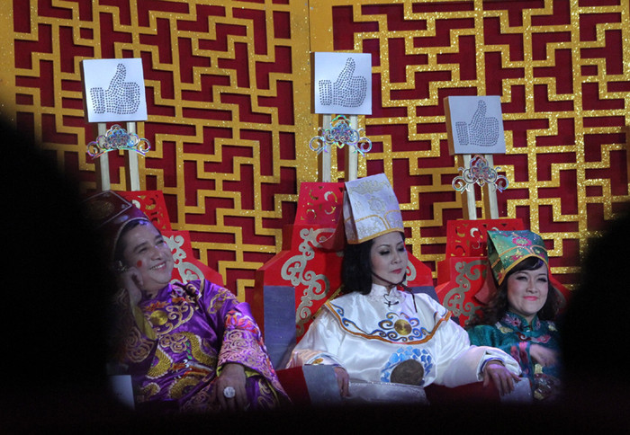 Các Táo được ngồi ghế nóng giống các HLV The Voice, ai muốn phát biểu thì nhấn 'like'. Các Táo được ngồi ghế nóng giống các HLV The Voice, ai muốn phát biểu thì nhấn 'like'.