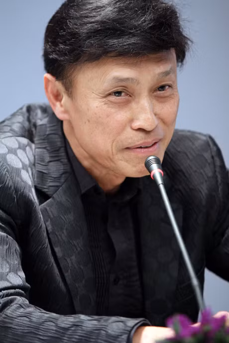 Ca sỹ Tuấn Ngọc tâm sự, anh thích được khen là một người có tư cách hơn có tài. Ảnh: Minh Thư.