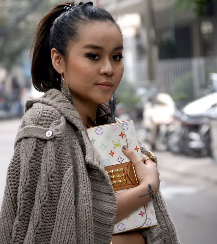 Cận cảnh chiếc túi LV, giá khoảng hơn 1.000 USD của "Yêu nữ hàng hiệu".