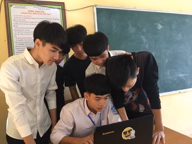 Học sinh vận dụng kiến thức đã học khi thực hiện dự án trên (Ảnh:H.P)