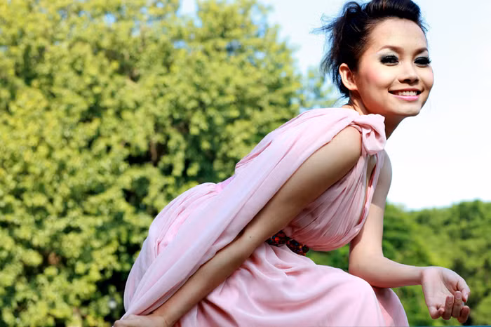 Thúy Trang tốt nghiệp CĐ Sư phạm Nhạc, tiếp đó, mới đi học tiếp ĐH Thanh nhạc.