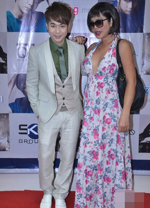 Nữ ca sỹ sở hữu những chiếc đầm có thiết kế thoáng mát và phóng khoáng Nữ ca sỹ sở hữu những chiếc đầm có thiết kế thoáng mát và phóng khoáng