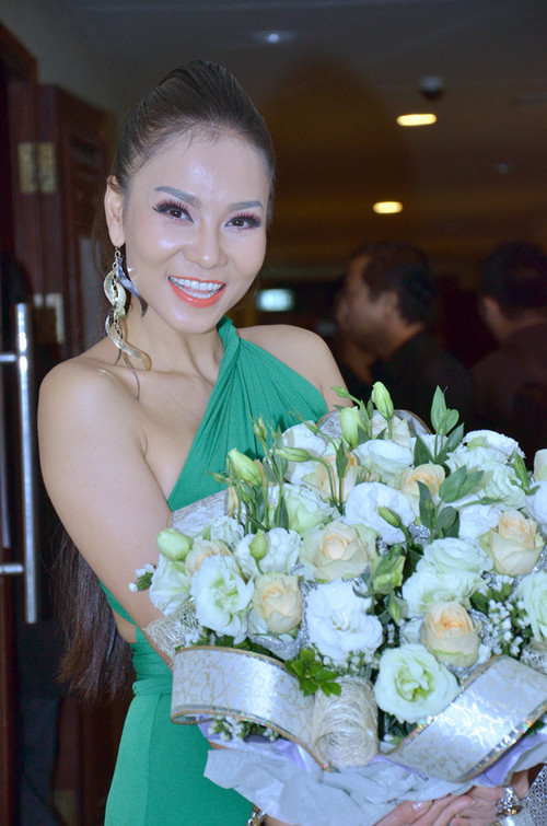 Nữ ca sỹ ngày càng mặn mà, đằm thắm hơn. Nữ ca sỹ ngày càng mặn mà, đằm thắm hơn.