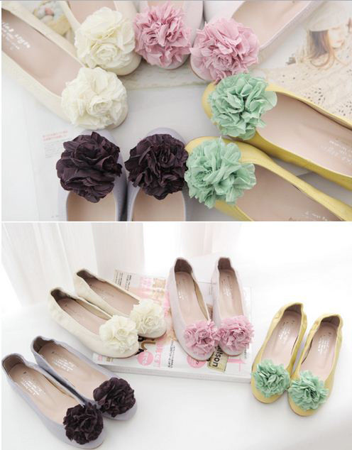 Giày điệu đà với hoa, ren, lưới v.v… chắc chắn sẽ tô điểm thêm cho đôi chân xinh của các nàng thuộc chòm sao Cự Giải Giày điệu đà với hoa, ren, lưới v.v… chắc chắn sẽ tô điểm thêm cho đôi chân xinh của các nàng thuộc chòm sao Cự Giải