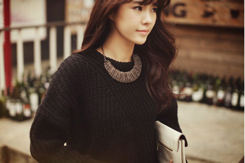 Những chiếc khăn choàng quý phái hay vòng cổ cầu kỳ, tinh tế sẽ giúp tôn lên chiếc cổ thon đẹp cho các nàng Kim Ngưu Những chiếc khăn choàng quý phái hay vòng cổ cầu kỳ, tinh tế sẽ giúp tôn lên chiếc cổ thon đẹp cho các nàng Kim Ngưu