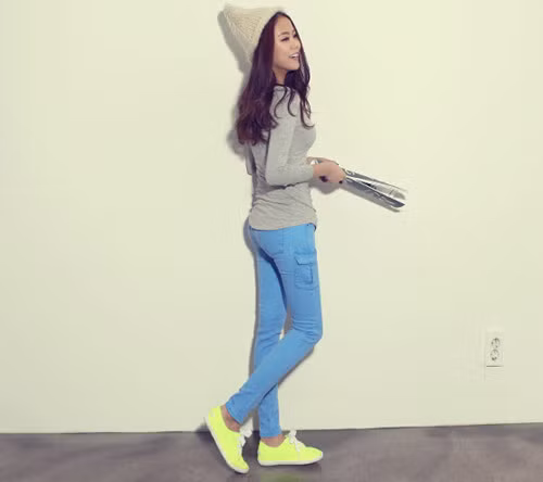 Skinny pastel đa dạng với các gam màu vàng chanh, hồng, be.... mix với áo pull freesize nhìn rất năng động