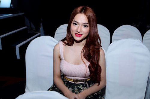 Chính vì thế, Hương Giang không gây cảm giác 'khoe lố' cho người đối diện