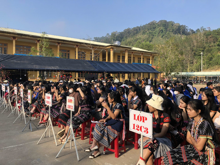 Học sinh khối 12 Trường trung học phổ thông Tây Giang (Quảng Nam). Ảnh: NTCC 328327cca41800465909.jpg