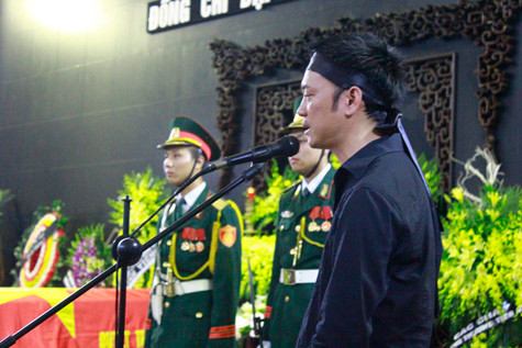 Con trai nhạc sĩ Thuận Yến nghẹn ngào nói lời cảm ơn và tiễn biệt ba